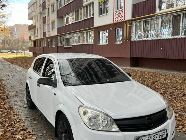 Белый Опель Астра, объемом двигателя 1.4 л и пробегом 286 тыс. км за 4500 $, фото 1 на Automoto.ua