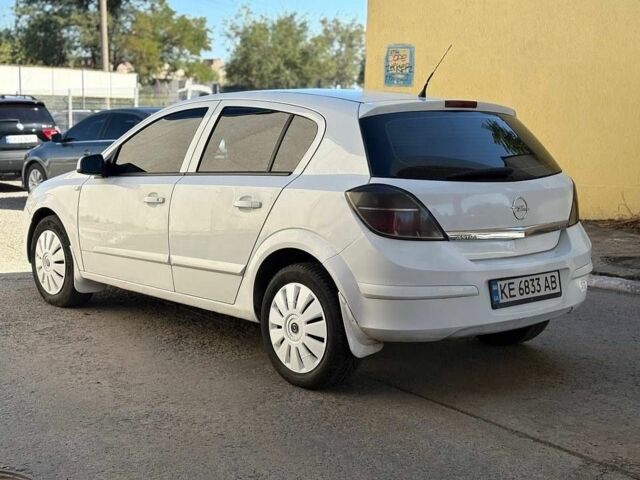 Белый Опель Астра, объемом двигателя 1.2 л и пробегом 330 тыс. км за 2950 $, фото 4 на Automoto.ua