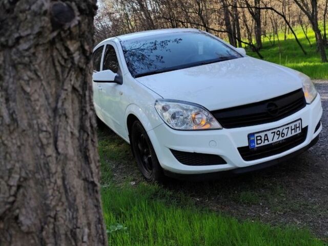 Белый Опель Астра, объемом двигателя 1.6 л и пробегом 215 тыс. км за 4500 $, фото 1 на Automoto.ua
