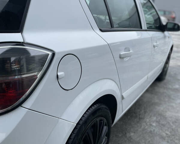 Белый Опель Астра, объемом двигателя 1.69 л и пробегом 282 тыс. км за 4950 $, фото 10 на Automoto.ua