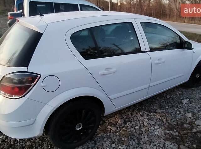 Белый Опель Астра, объемом двигателя 1.7 л и пробегом 281 тыс. км за 4200 $, фото 3 на Automoto.ua