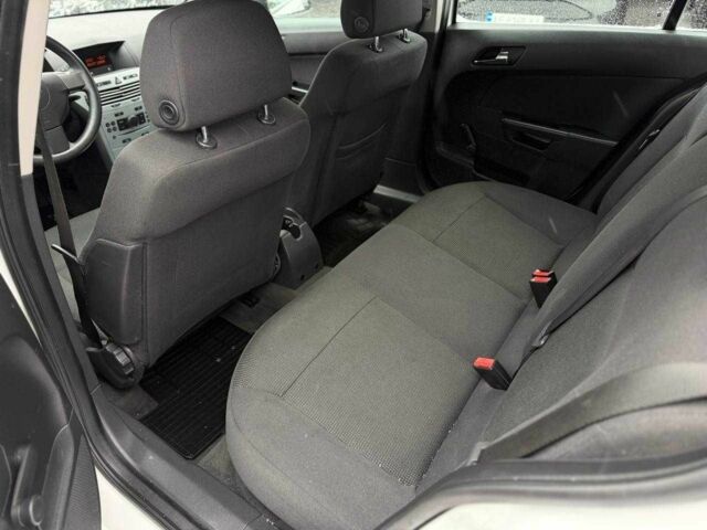 Белый Опель Астра, объемом двигателя 1.6 л и пробегом 188 тыс. км за 5900 $, фото 13 на Automoto.ua