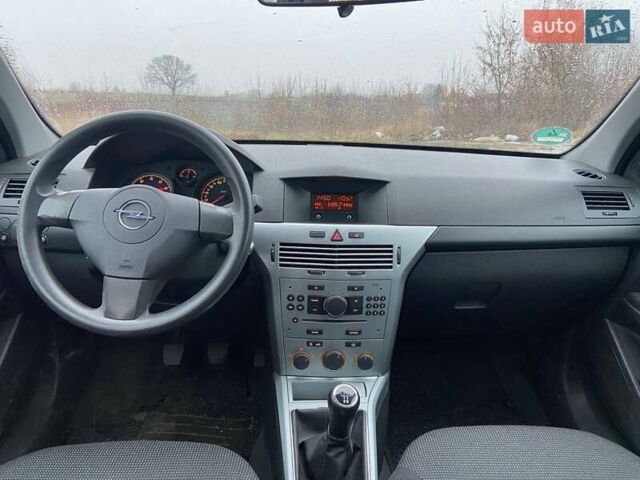 Белый Опель Астра, объемом двигателя 1.36 л и пробегом 215 тыс. км за 4650 $, фото 15 на Automoto.ua