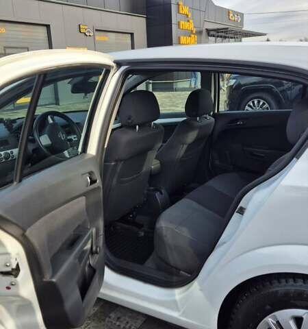 Білий Опель Астра, об'ємом двигуна 1.7 л та пробігом 213 тис. км за 5500 $, фото 9 на Automoto.ua