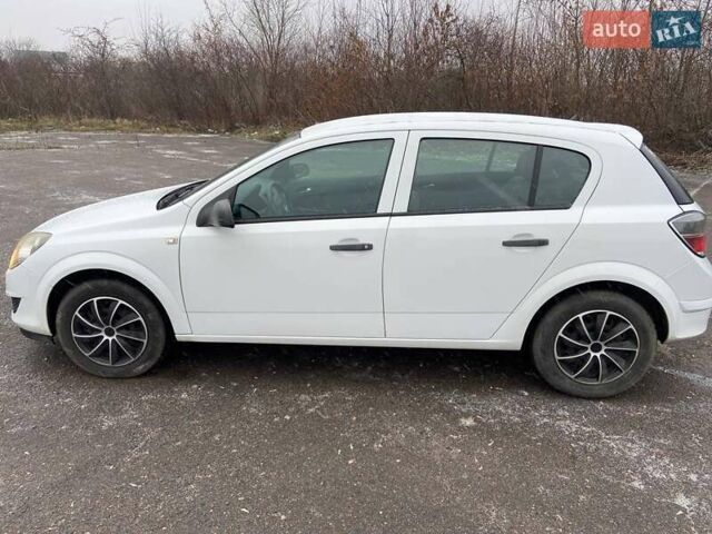 Белый Опель Астра, объемом двигателя 1.36 л и пробегом 215 тыс. км за 4650 $, фото 5 на Automoto.ua