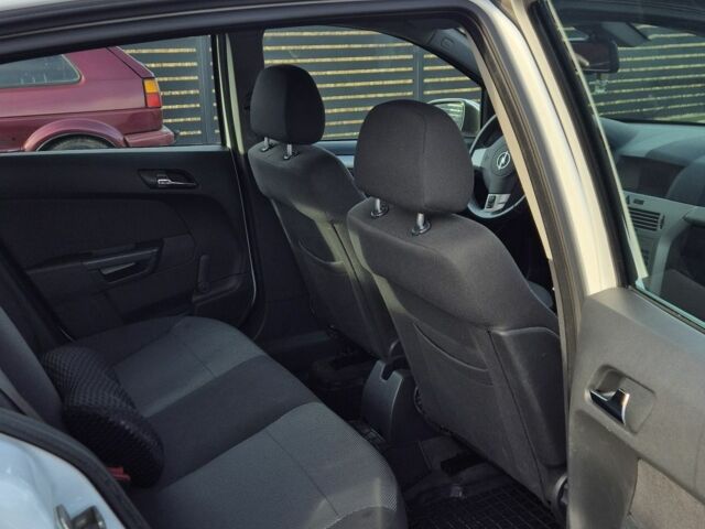 Белый Опель Астра, объемом двигателя 1.7 л и пробегом 213 тыс. км за 5500 $, фото 14 на Automoto.ua