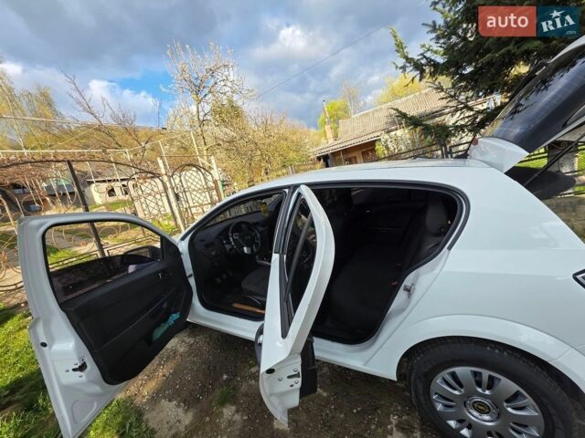 Белый Опель Астра, объемом двигателя 1.6 л и пробегом 265 тыс. км за 4500 $, фото 4 на Automoto.ua