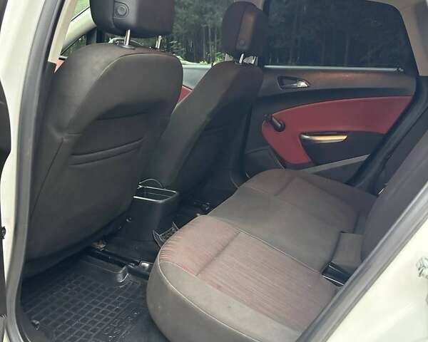 Белый Опель Астра, объемом двигателя 1.7 л и пробегом 184 тыс. км за 6500 $, фото 1 на Automoto.ua