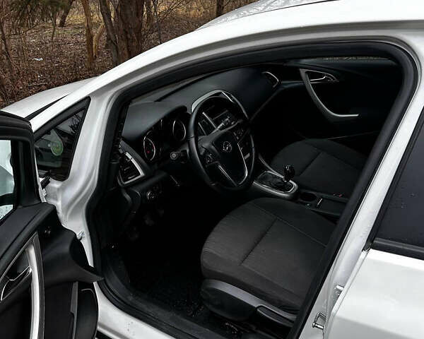 Белый Опель Астра, объемом двигателя 1.69 л и пробегом 330 тыс. км за 5800 $, фото 14 на Automoto.ua