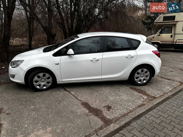 Белый Опель Астра, объемом двигателя 1.69 л и пробегом 330 тыс. км за 5800 $, фото 4 на Automoto.ua