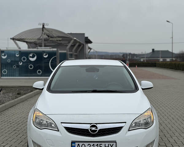 Белый Опель Астра, объемом двигателя 1.7 л и пробегом 250 тыс. км за 6500 $, фото 9 на Automoto.ua