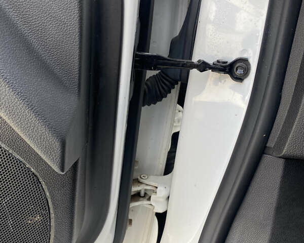 Белый Опель Астра, объемом двигателя 1.69 л и пробегом 285 тыс. км за 6500 $, фото 1 на Automoto.ua