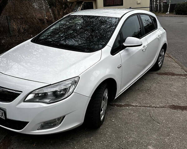 Белый Опель Астра, объемом двигателя 1.69 л и пробегом 330 тыс. км за 5800 $, фото 6 на Automoto.ua