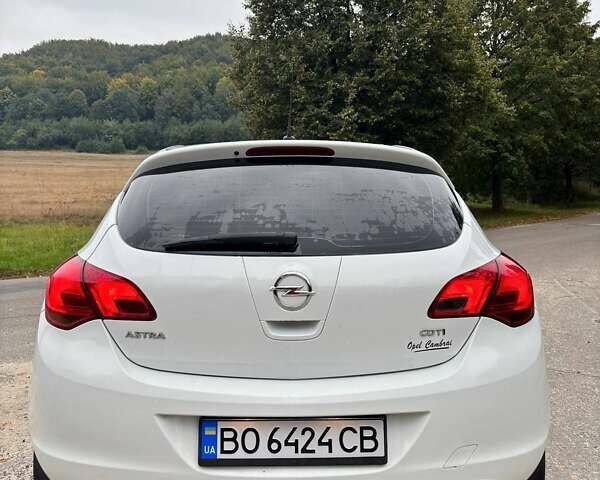 Опель Астра 2010 в Жовкве на Automoto.ua Белый Опель Астра, объемом двигателя 1.7 л и пробегом 180 тыс. км за 6800 $, фото 11 на Automoto.ua