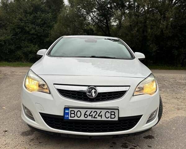 Опель Астра 2010 в Жовкве на Automoto.ua Белый Опель Астра, объемом двигателя 1.7 л и пробегом 180 тыс. км за 6800 $, фото 6 на Automoto.ua