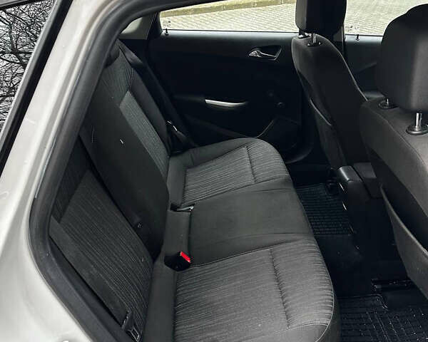 Белый Опель Астра, объемом двигателя 1.69 л и пробегом 330 тыс. км за 5800 $, фото 12 на Automoto.ua