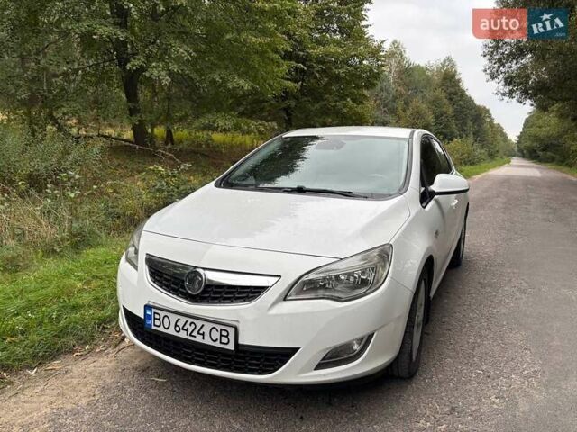 Опель Астра 2010 в Жовкве на Automoto.ua Белый Опель Астра, объемом двигателя 1.7 л и пробегом 180 тыс. км за 6800 $, фото 1 на Automoto.ua