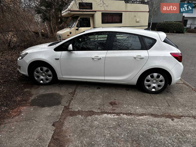 Белый Опель Астра, объемом двигателя 1.69 л и пробегом 330 тыс. км за 5800 $, фото 1 на Automoto.ua