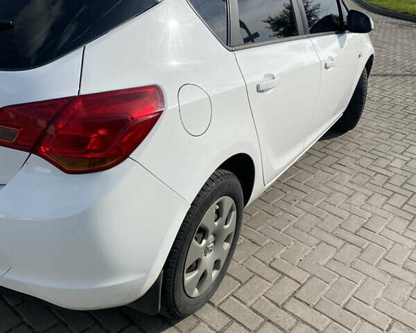 Белый Опель Астра, объемом двигателя 1.69 л и пробегом 285 тыс. км за 6500 $, фото 10 на Automoto.ua