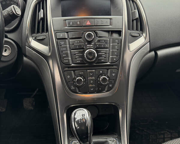 Белый Опель Астра, объемом двигателя 1.7 л и пробегом 250 тыс. км за 6500 $, фото 14 на Automoto.ua