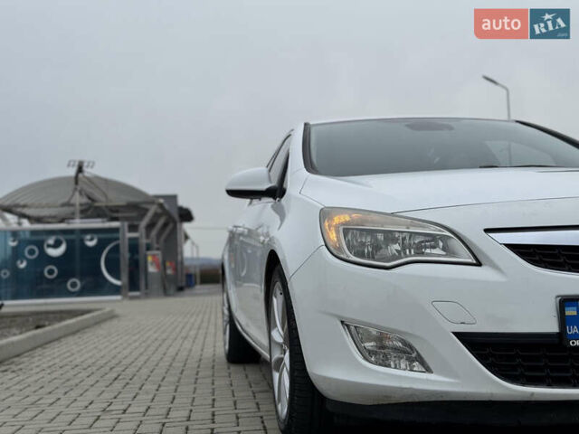 Белый Опель Астра, объемом двигателя 1.7 л и пробегом 250 тыс. км за 6500 $, фото 7 на Automoto.ua