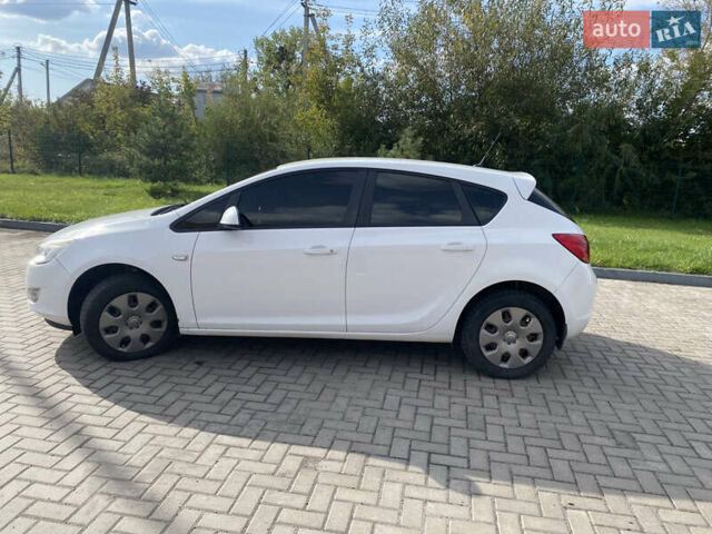 Белый Опель Астра, объемом двигателя 1.69 л и пробегом 285 тыс. км за 6300 $, фото 7 на Automoto.ua