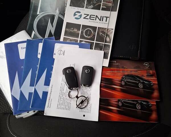 Белый Опель Астра, объемом двигателя 1.6 л и пробегом 179 тыс. км за 7800 $, фото 49 на Automoto.ua