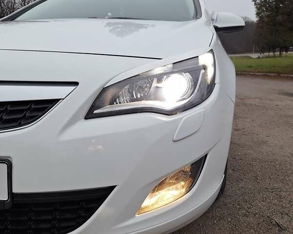 Белый Опель Астра, объемом двигателя 1.6 л и пробегом 179 тыс. км за 7800 $, фото 13 на Automoto.ua