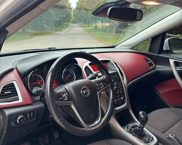 Опель Астра 2010 в Жовкве на Automoto.ua Белый Опель Астра, объемом двигателя 1.7 л и пробегом 180 тыс. км за 6800 $, фото 14 на Automoto.ua