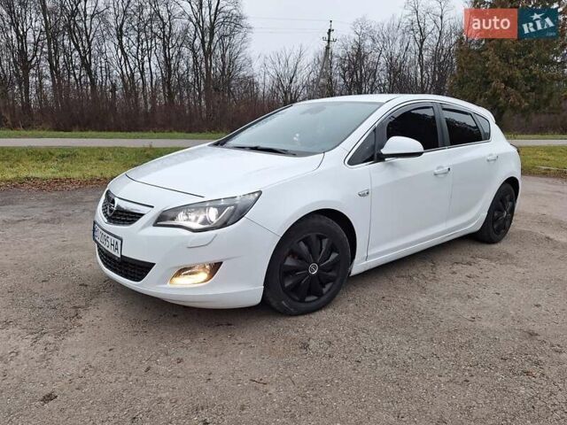 Белый Опель Астра, объемом двигателя 1.6 л и пробегом 179 тыс. км за 7800 $, фото 1 на Automoto.ua