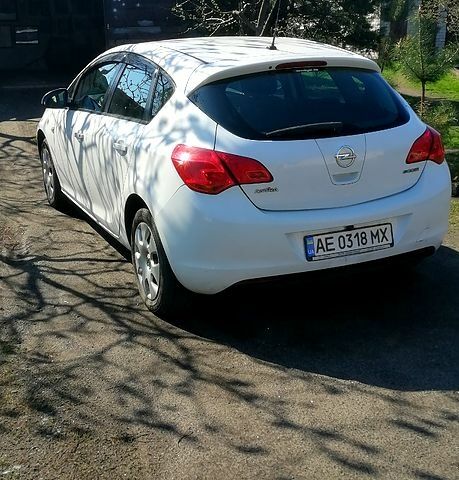 Белый Опель Астра, объемом двигателя 1.4 л и пробегом 198 тыс. км за 6000 $, фото 3 на Automoto.ua