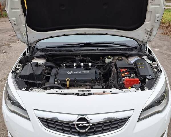 Белый Опель Астра, объемом двигателя 1.6 л и пробегом 179 тыс. км за 7800 $, фото 15 на Automoto.ua