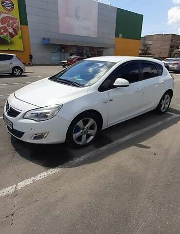 Белый Опель Астра, объемом двигателя 1.6 л и пробегом 241 тыс. км за 6100 $, фото 2 на Automoto.ua