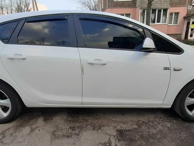 Опель Астра 2011 в Нежине на Automoto.ua Белый Опель Астра, объемом двигателя 1.6 л и пробегом 250 тыс. км за 5800 $, фото 1 на Automoto.ua