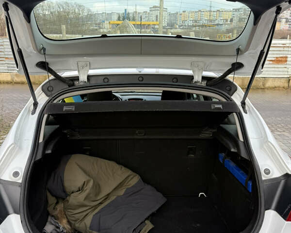 Белый Опель Астра, объемом двигателя 1.4 л и пробегом 234 тыс. км за 4950 $, фото 16 на Automoto.ua