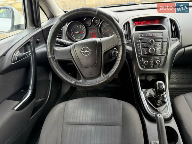 Белый Опель Астра, объемом двигателя 1.4 л и пробегом 234 тыс. км за 4950 $, фото 8 на Automoto.ua
