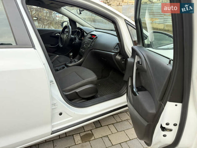 Белый Опель Астра, объемом двигателя 1.4 л и пробегом 234 тыс. км за 4950 $, фото 13 на Automoto.ua