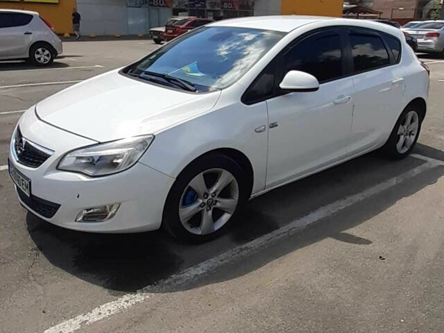 Опель Астра 2011 в Нежине на Automoto.ua Белый Опель Астра, объемом двигателя 1.6 л и пробегом 250 тыс. км за 5800 $, фото 7 на Automoto.ua