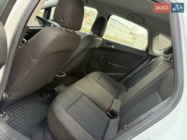 Белый Опель Астра, объемом двигателя 1.4 л и пробегом 234 тыс. км за 4950 $, фото 15 на Automoto.ua