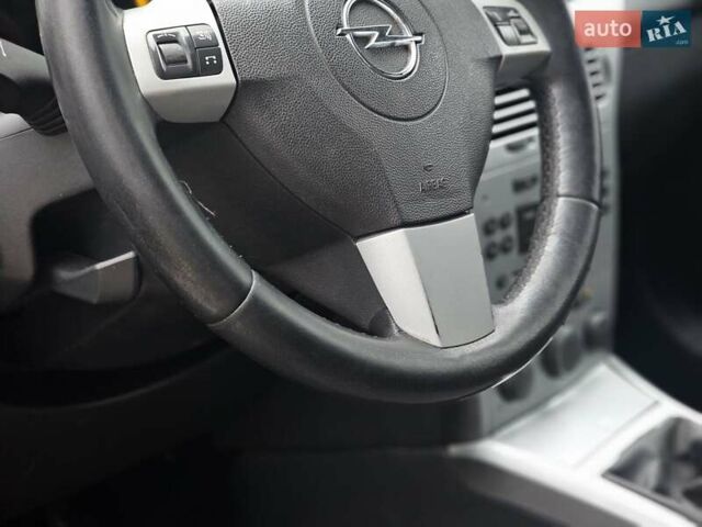Белый Опель Астра, объемом двигателя 1.6 л и пробегом 242 тыс. км за 3750 $, фото 18 на Automoto.ua