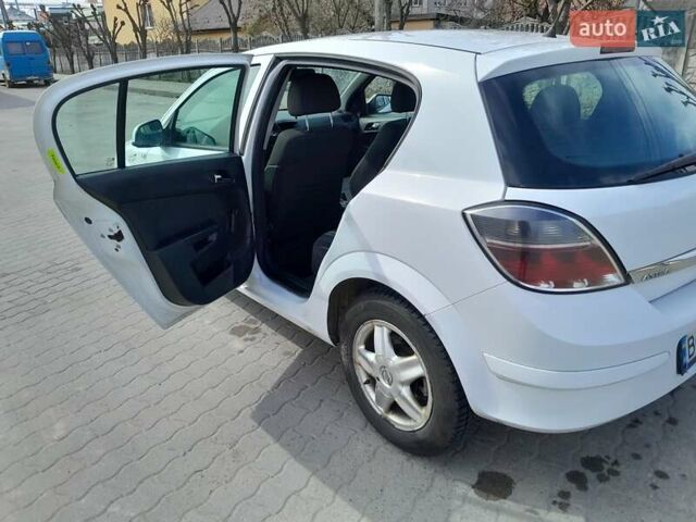 Белый Опель Астра, объемом двигателя 1.69 л и пробегом 350 тыс. км за 5100 $, фото 13 на Automoto.ua