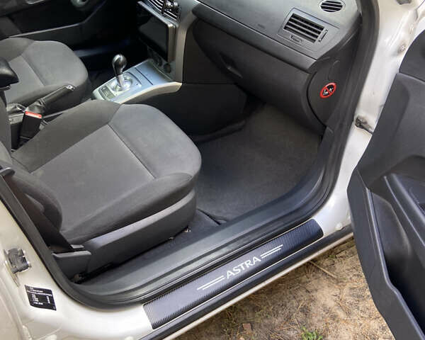 Белый Опель Астра, объемом двигателя 1.6 л и пробегом 240 тыс. км за 6900 $, фото 5 на Automoto.ua