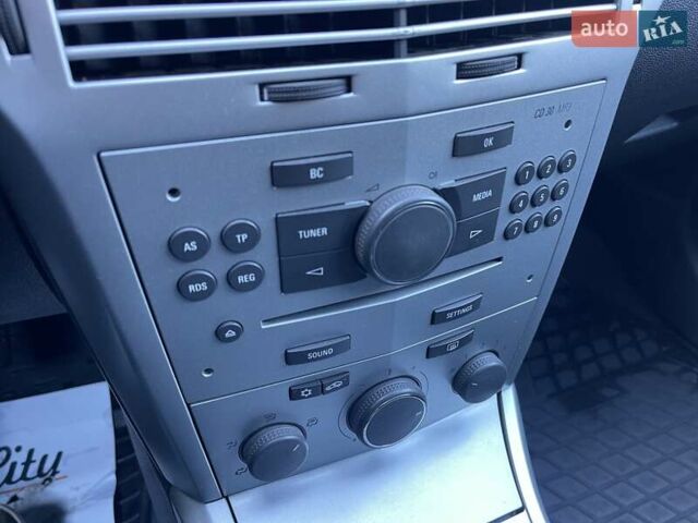 Белый Опель Астра, объемом двигателя 1.6 л и пробегом 182 тыс. км за 6400 $, фото 12 на Automoto.ua