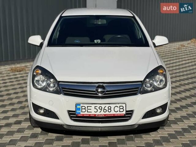 Белый Опель Астра, объемом двигателя 1.6 л и пробегом 182 тыс. км за 6400 $, фото 1 на Automoto.ua