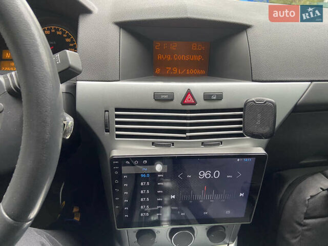 Белый Опель Астра, объемом двигателя 1.6 л и пробегом 240 тыс. км за 6900 $, фото 4 на Automoto.ua