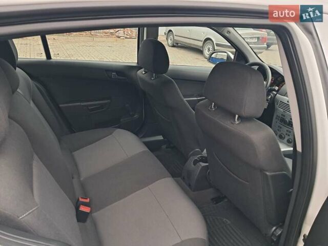 Білий Опель Астра, об'ємом двигуна 1.6 л та пробігом 184 тис. км за 6999 $, фото 12 на Automoto.ua