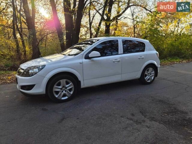 Белый Опель Астра, объемом двигателя 1.6 л и пробегом 168 тыс. км за 5999 $, фото 2 на Automoto.ua