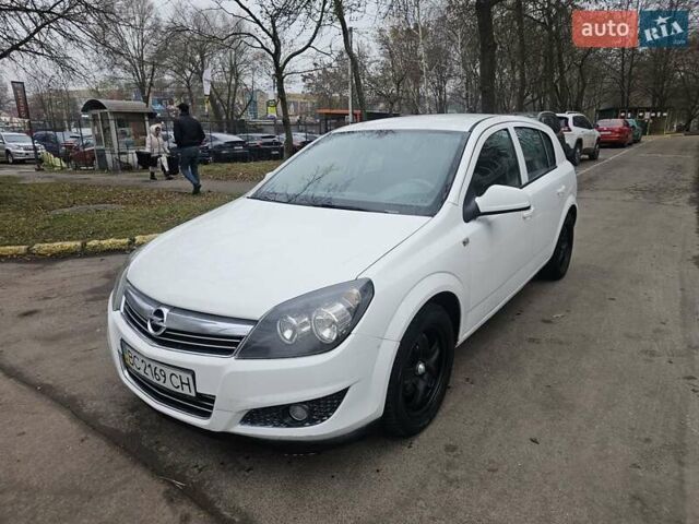 Белый Опель Астра, объемом двигателя 1.6 л и пробегом 242 тыс. км за 3750 $, фото 15 на Automoto.ua