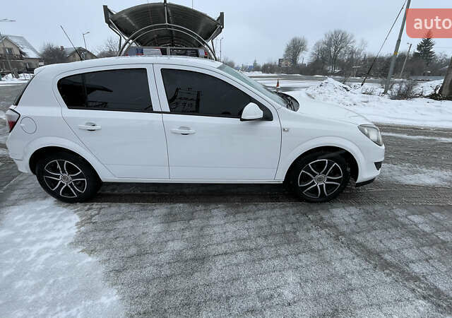 Белый Опель Астра, объемом двигателя 1.6 л и пробегом 158 тыс. км за 5800 $, фото 11 на Automoto.ua