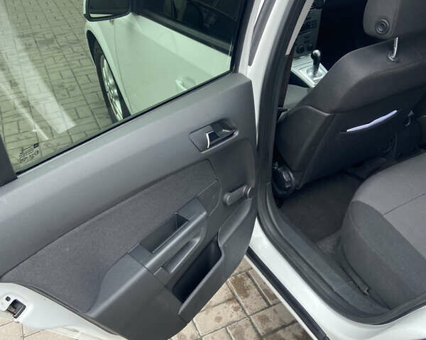 Белый Опель Астра, объемом двигателя 1.6 л и пробегом 240 тыс. км за 6900 $, фото 18 на Automoto.ua